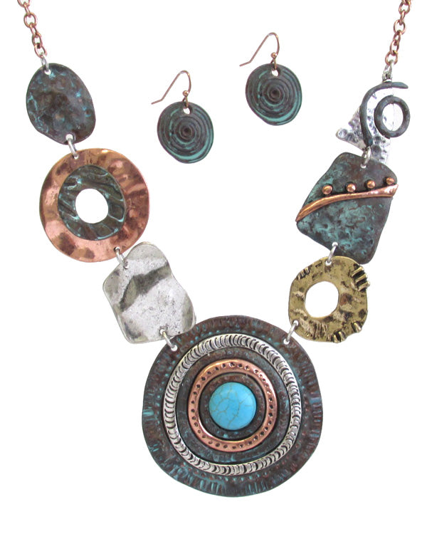 VINTAGE RUSTIC MULTI METAL DISC AND RING LINK BIB NECKLACE SET