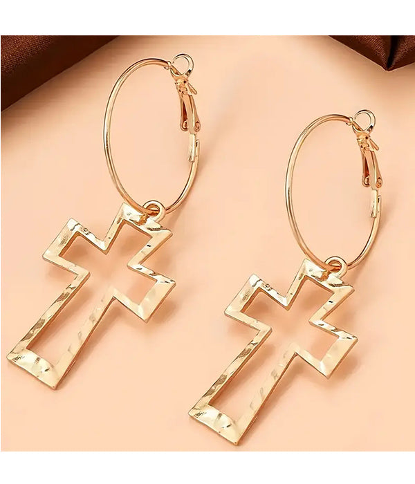 HAMMERED METAL CROSS EARRING