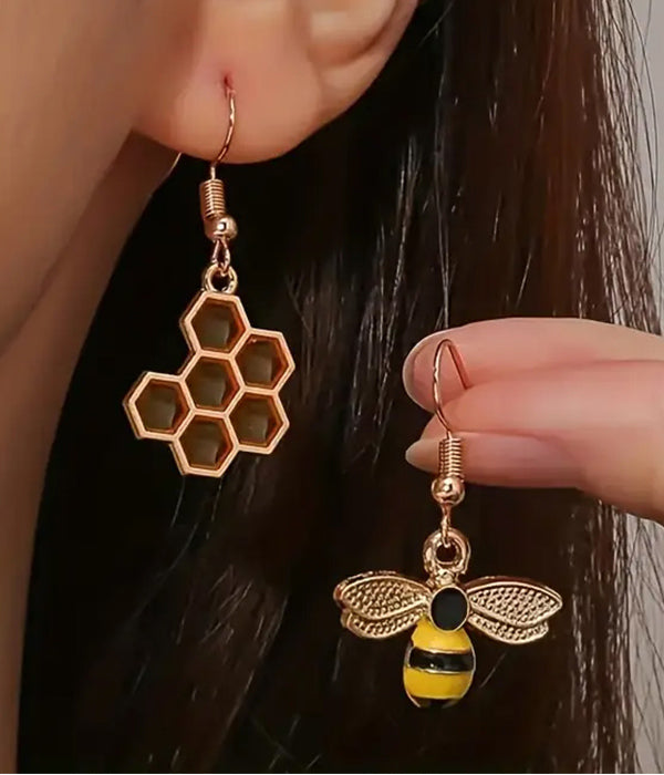 BEE AND HONEYCOMB EARRING