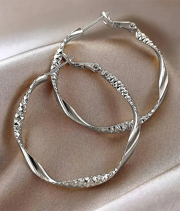 TWIST METAL HOOP EARRING