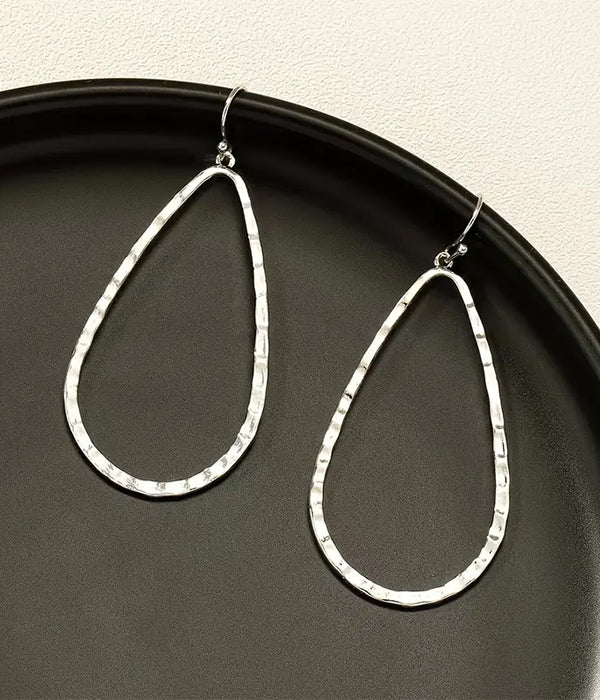 HAMMERED METAL TEARDROP EARRING