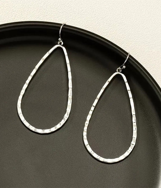HAMMERED METAL TEARDROP EARRING