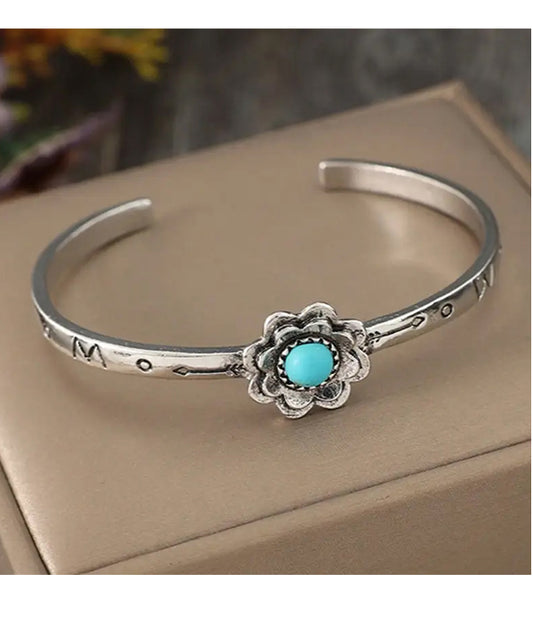 TURQUOISE CENTER FLOWER BANGLE BRACELET