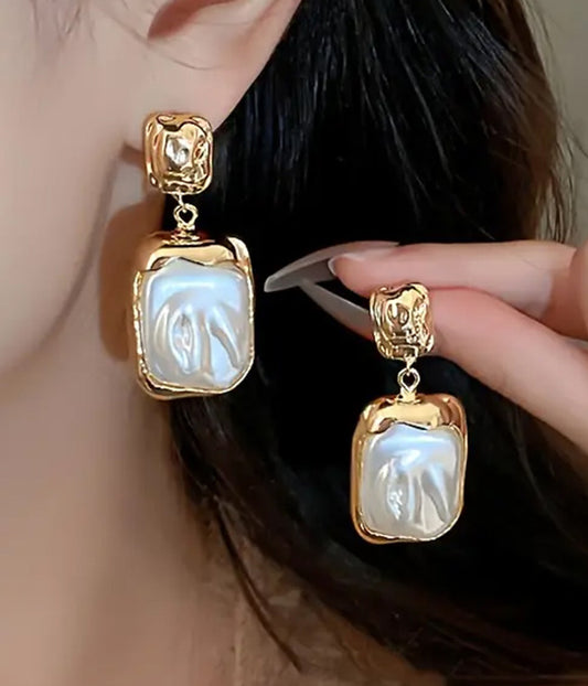 NATURAL SHAPE ARTIFICIAL PEARL EARRING