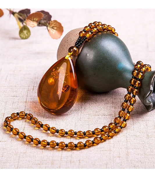 VINTAGE AMBER PENDANT NECKLACE