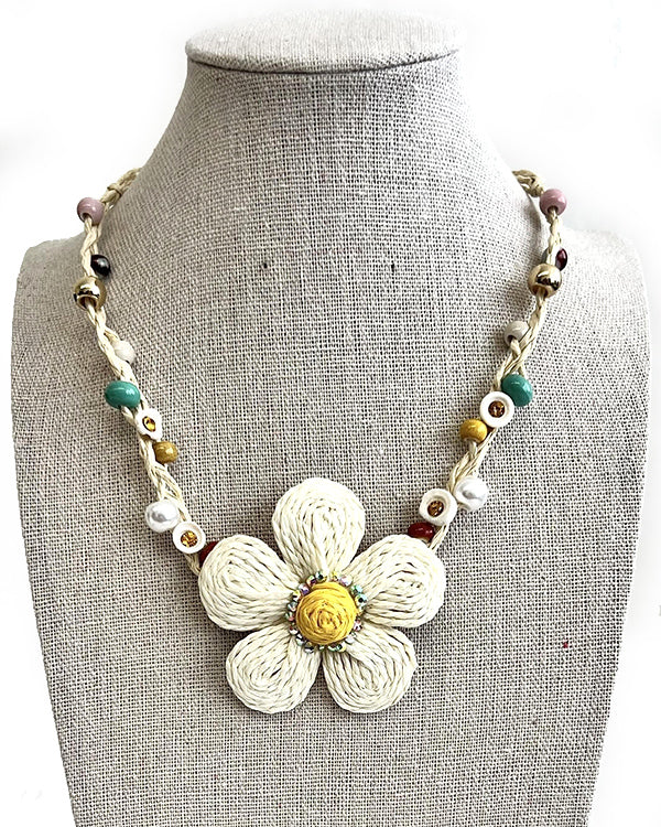 THREAD FLOWER PENDANT NECKLACE