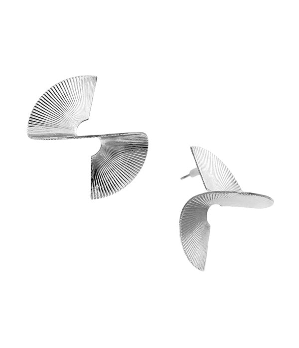 TWIST PLEAT METAL DISC EARRING