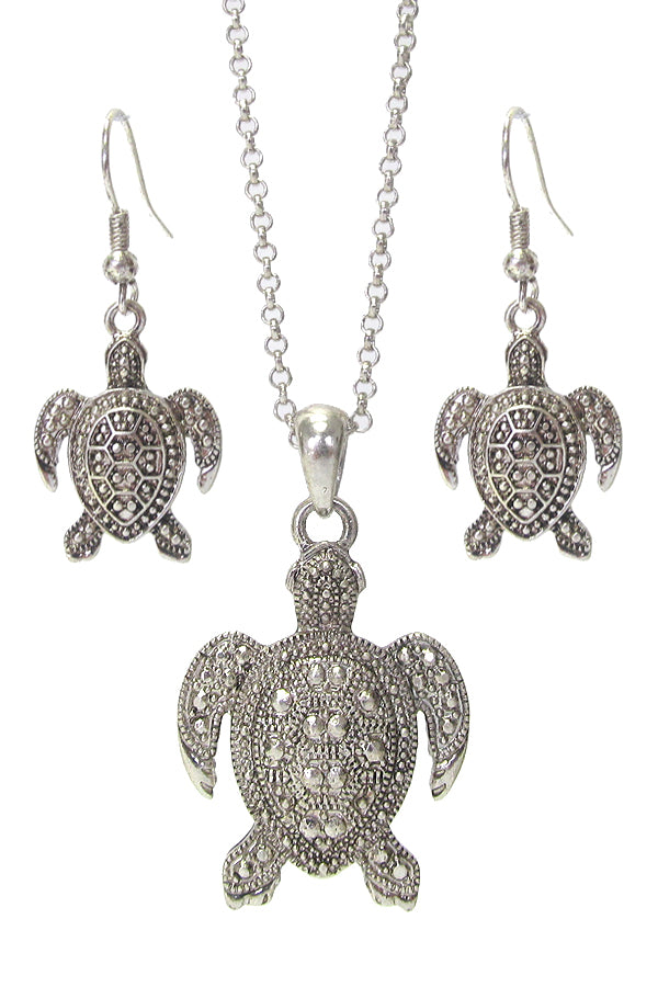 TEXTURED TURTLE PENDANT NECKLACE SET