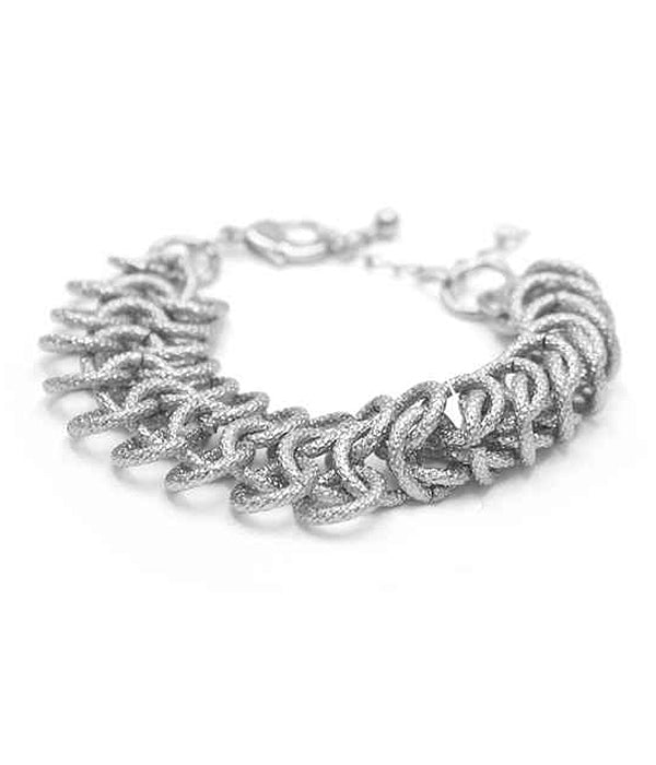 MULTI CHAIN LINK TOGGLE BRACELET