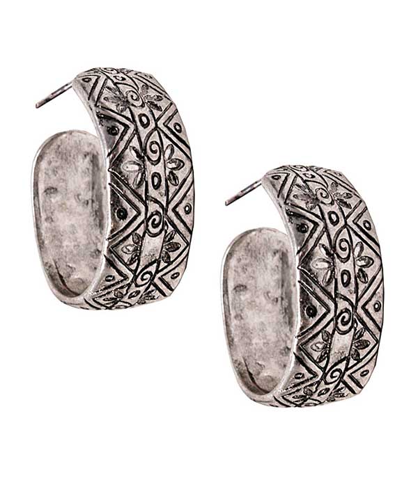 CHEVRON PATTERN HOOP EARRING