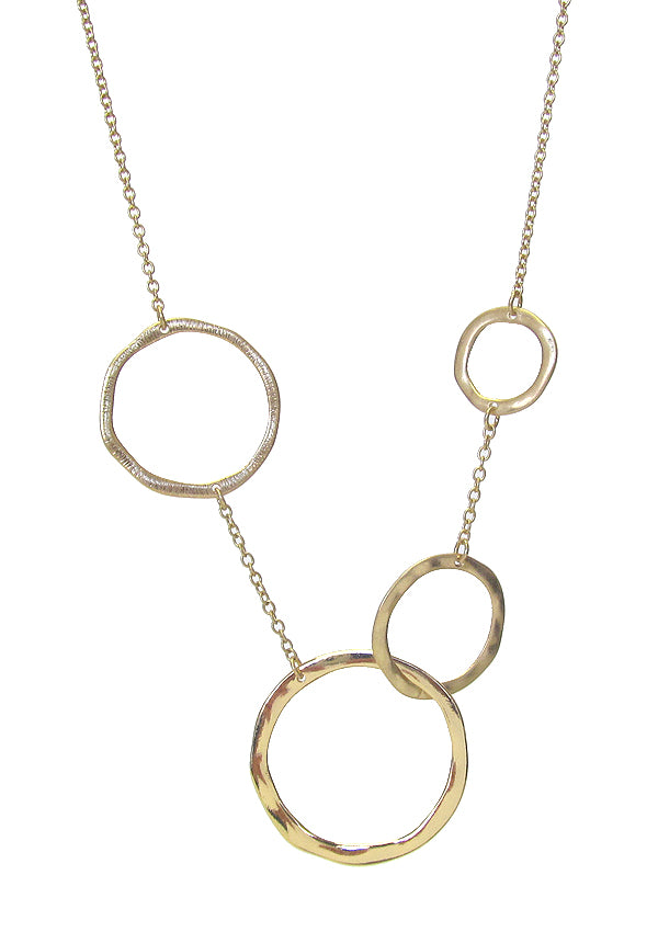 MULTI HOOP LINK NECKLACE