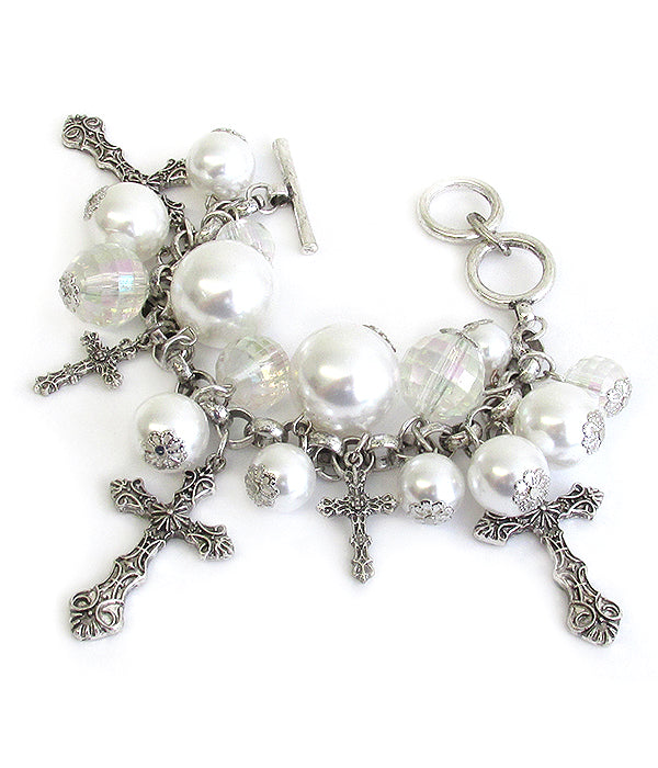 MULTI PEARL AND CROSS CHARM CHUNKY TOGGLE BRACELET