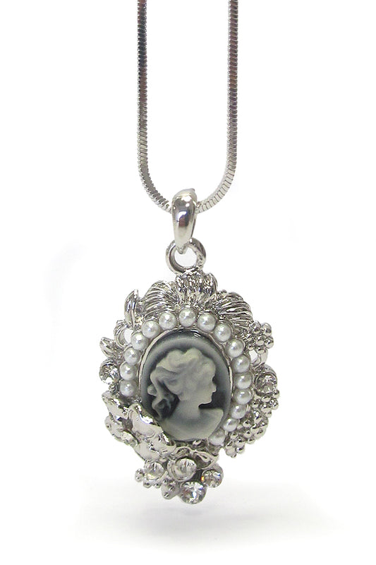 MADE IN KOREA WHITEGOLD PLATING CRYSTAL AND PEARL STUD CAMEO PENDANT NECKLACE