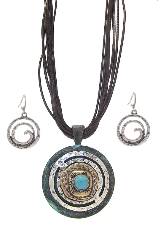TURQUOISE CENTER METAL DISC PENDANT NECKLACE SET