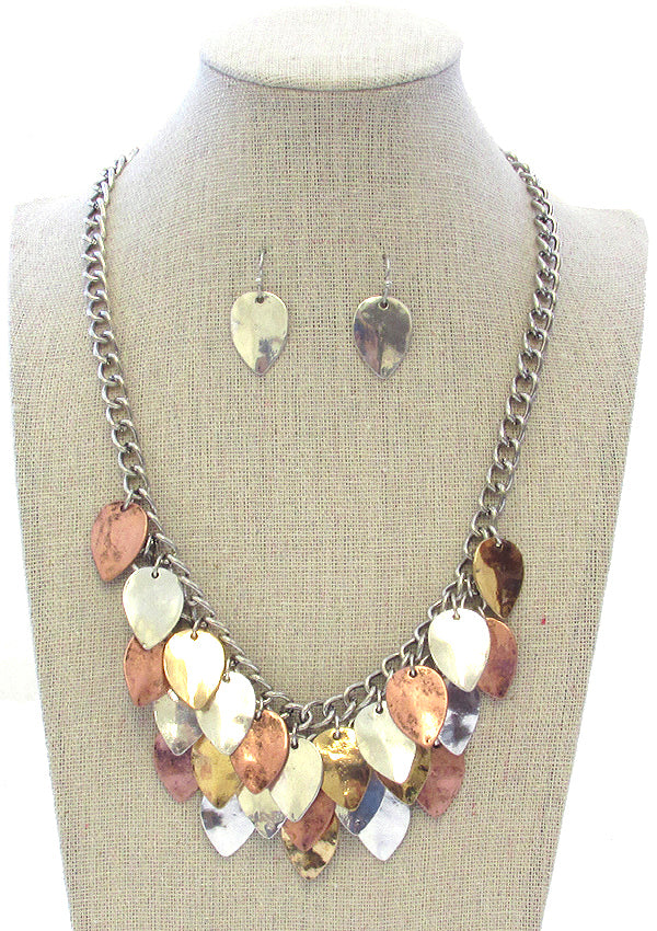 VINTAGE METAL MULTI SHORT LEAVES DANGLE NECKLACE SET