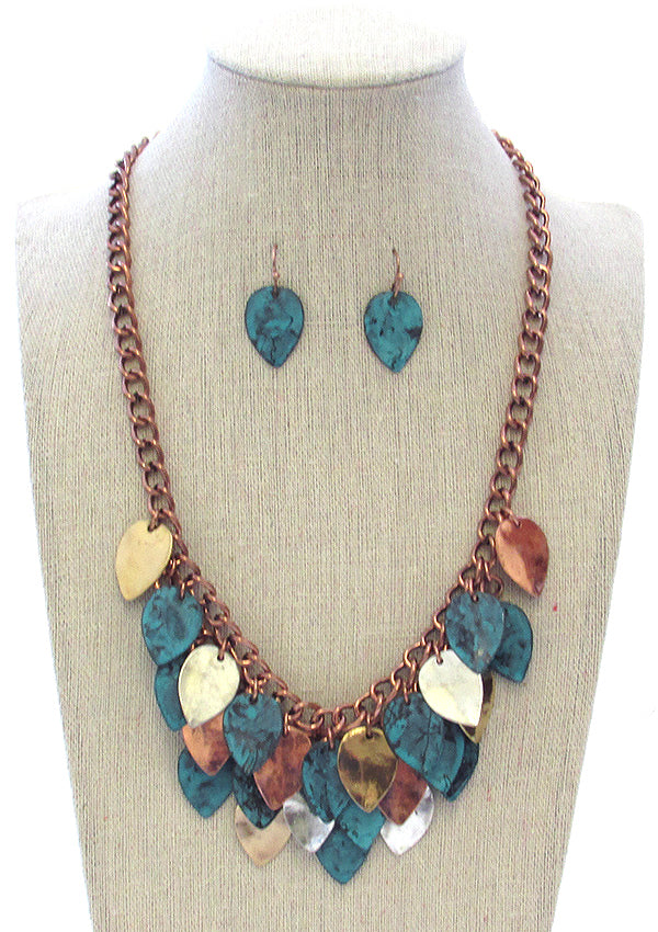 VINTAGE METAL MULTI SHORT LEAVES DANGLE NECKLACE SET