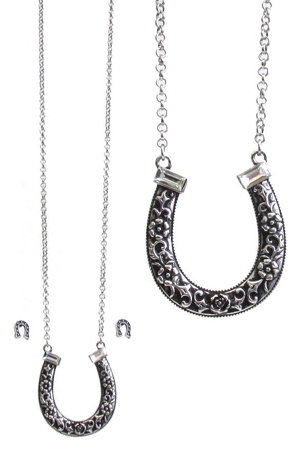 FLOWER TEXTURED HORSE SHOE PENDANT NECKLACE