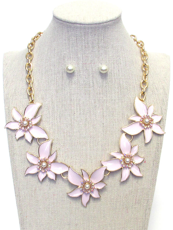 MULTI EPOXY FLOWER CHAIN NECKLACE