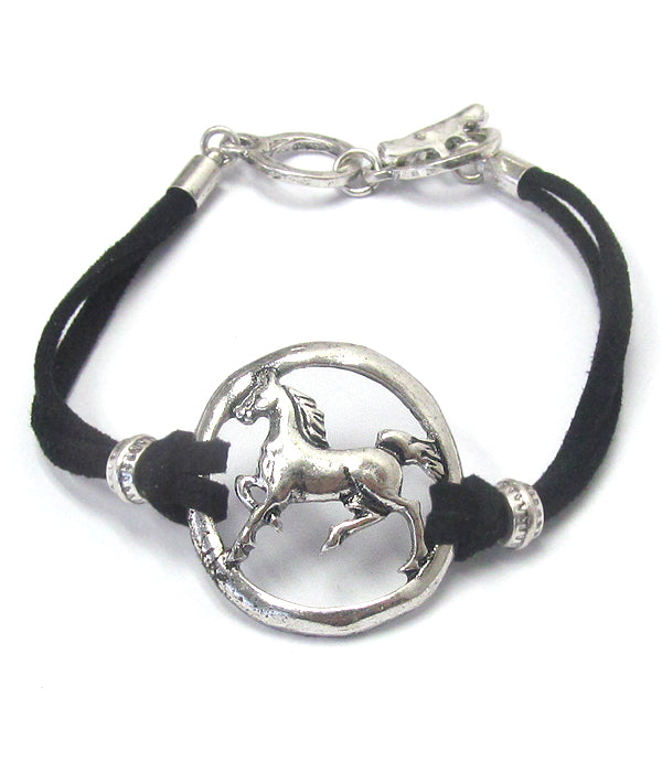 HORSE SUEDE TOGGLE BRACELET