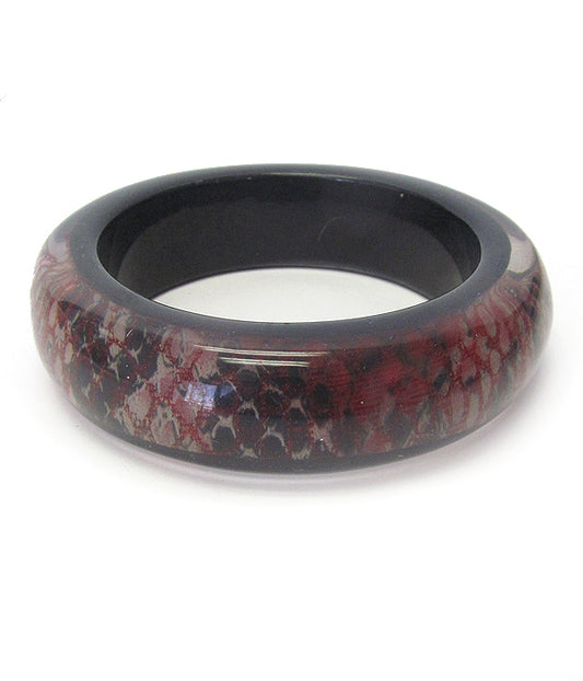 ANIMAL PRINT ACRYLIC BANGLE BRACELET - SNAKE SKIN