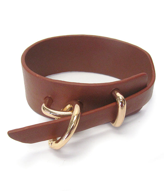 FAUX LEATHER AND METAL RING BRACELET