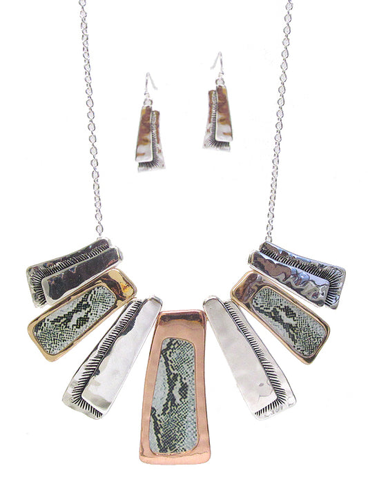 TRIBAL STYLE SNAKE SKIN PRINT MULTI METAL BAR NECKLACE SET