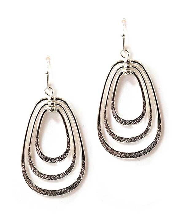 TRIPLE METAL TEARDROP EARRING